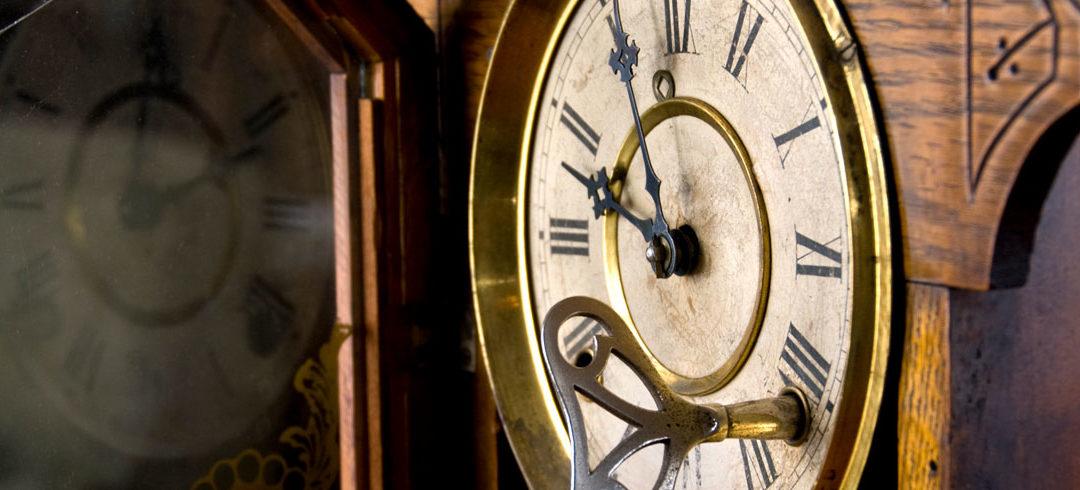 Preparing and Packing a Grandfather Clock for 十大网络彩票平台大全